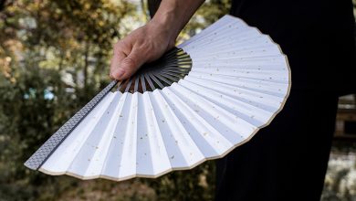 Design futurista no abridor de leque de titânio portátil
