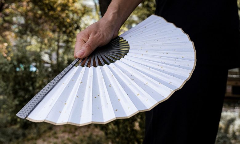 Design futurista no abridor de leque de titânio portátil