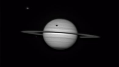 NASA revela imagem impressionante de Titan em órbita de Saturno