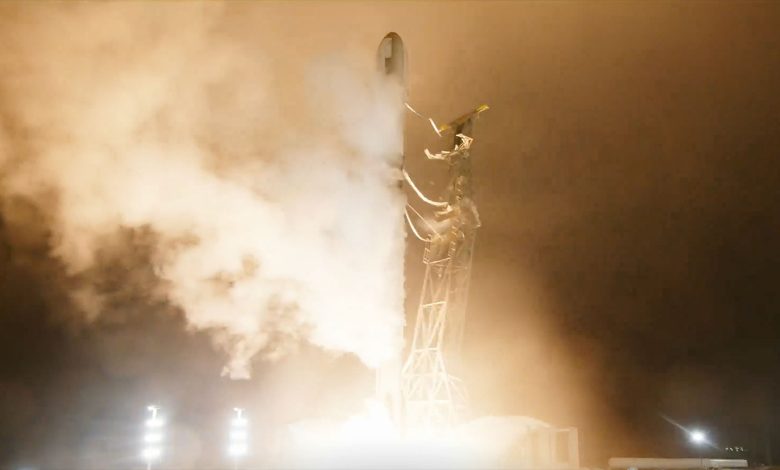 SpaceX lança satélite para órbita com 24 novas unidades