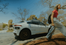 Waymo lança serviço de robô-táxi para adolescentes em Phoenix