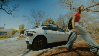 Waymo lança serviço de robô-táxi para adolescentes em Phoenix