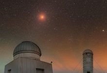 NASA registra eclipse lunar em foto colorida do céu