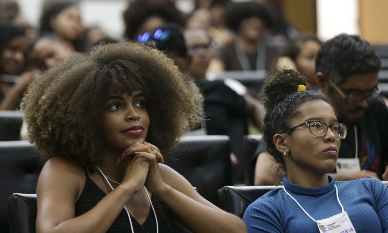 Estudo aponta que educação superior é concentrada na população branca