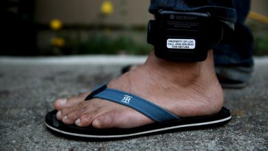 ICE planeja monitorar 180 mil imigrantes com gadget de tornozelo