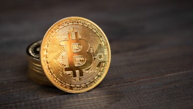 Bitcoin whales despejam ativos em investidores institucionais
