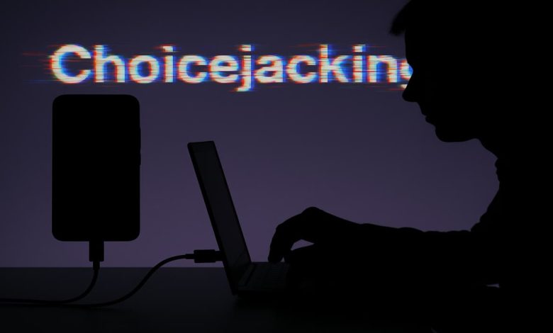 Ataque Choicejacking rouba dados de celulares em carregadores públicos
