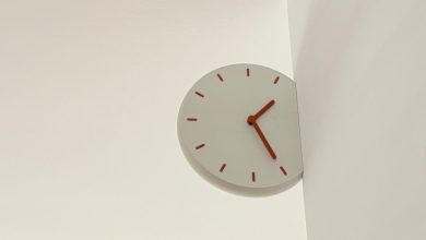 Corner Clock traz design lúdico para o mobiliário urbano