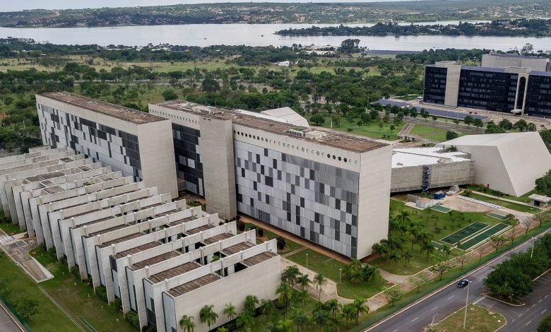 STJ critica ingerência externa no Judiciário brasileiro