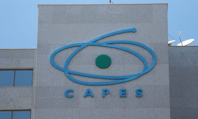 Capes registra desistência de 96 brasileiros no doutorado sanduíche