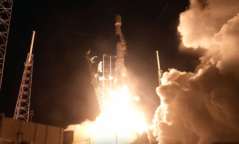SpaceX lança 28 satélites em foguete Falcon 9 na Flórida