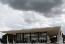 STF proíbe uso de farda por réus em depoimento sobre golpe