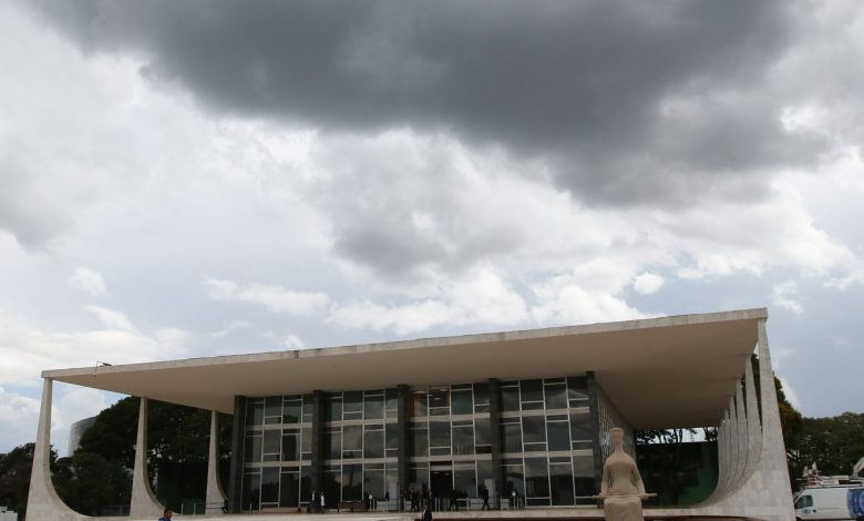 STF proíbe uso de farda por réus em depoimento sobre golpe