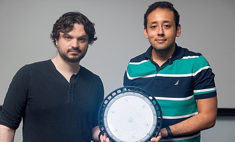 Deep learning oculta códigos em luz para combater vídeos falsos