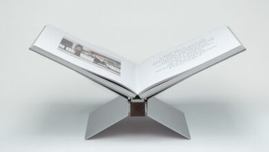 Stoolstudio apresenta suporte para livros escultural e modular