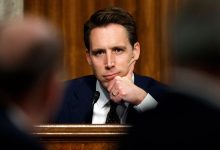 Josh Hawley diz que cheques de reembolso não vão a 'eleitores de Biden'