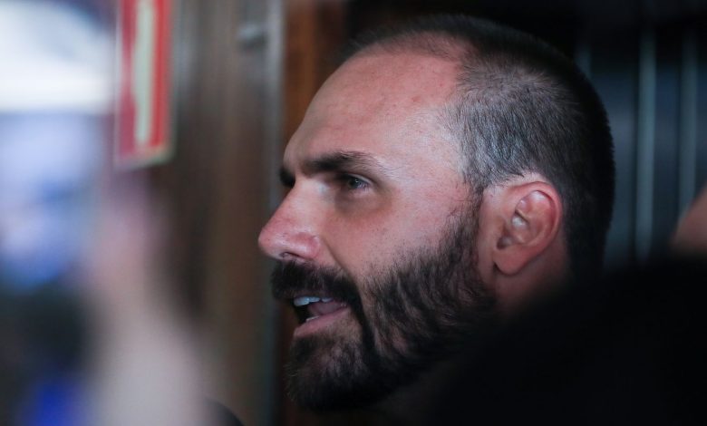 STF analisa pedido de prisão de Eduardo Bolsonaro