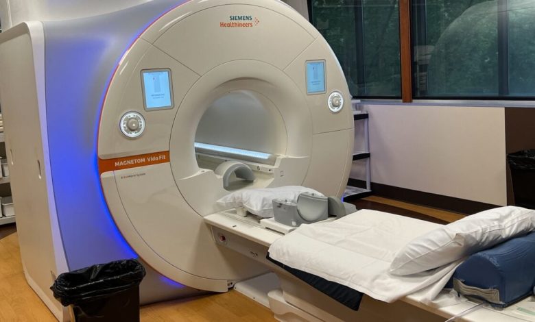 Paciente em estado crítico após acidente com gadget MRI