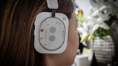 Nothing apresenta headphones (1) com design transparente e som KEF
