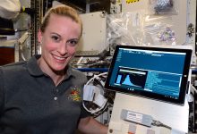 NASA despedida da astronauta que sequenciou DNA no espaço