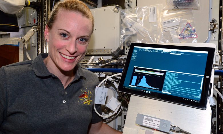 NASA despedida da astronauta que sequenciou DNA no espaço