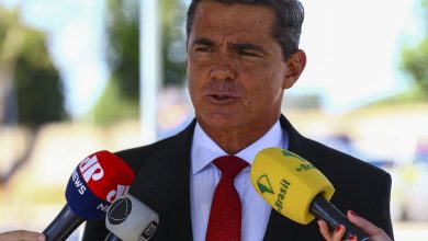 General visita acampamento golpista e declara ao STF