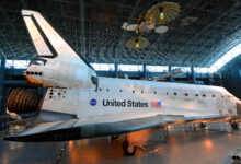 NASA move ônibus espacial Discovery para o Texas