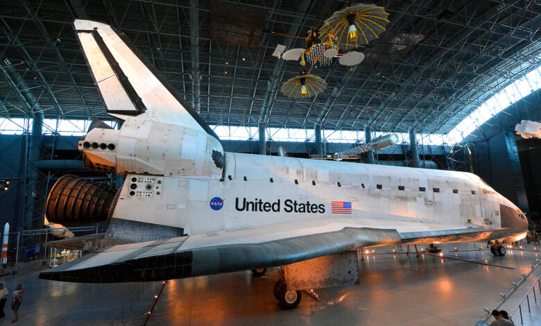 NASA move ônibus espacial Discovery para o Texas