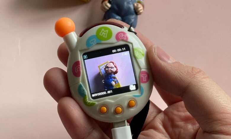 DIY Tamagotchi Camera transforma nostalgia em design inovador