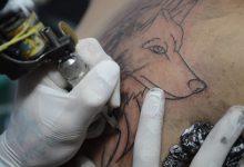 CFM proíbe anestesia para tatuagens no SUS