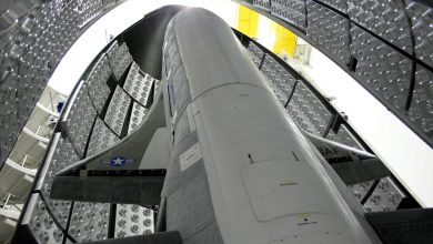 Força Espacial dos EUA lança X-37B para testar tecnologia orbital