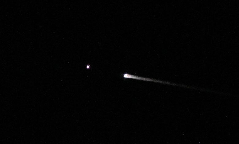 SpaceX traz astronautas de volta à Terra após missão