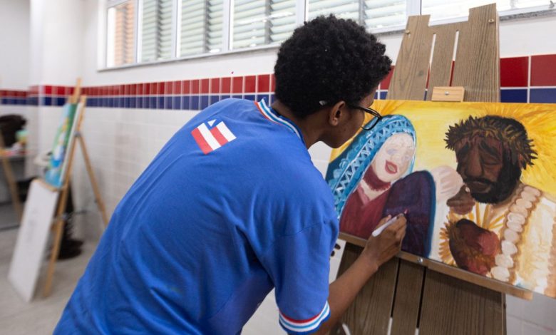 Escola na Bahia promove educação integral com foco em artes