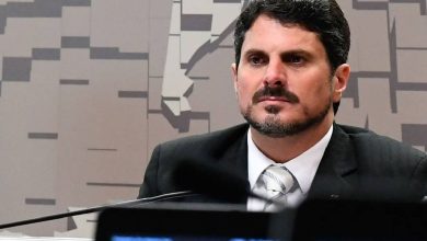 STF determina bloqueio de contas do senador Marcos do Val