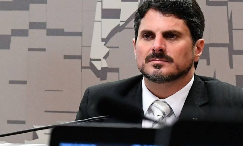 STF determina bloqueio de contas do senador Marcos do Val