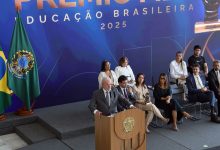 MEC recebe prêmio enquanto Lula destaca evasão escolar