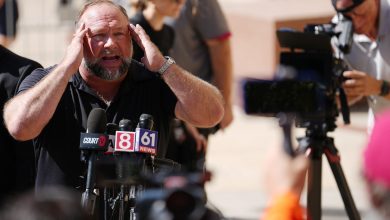 Infowars volta ao mercado após reestruturação da plataforma