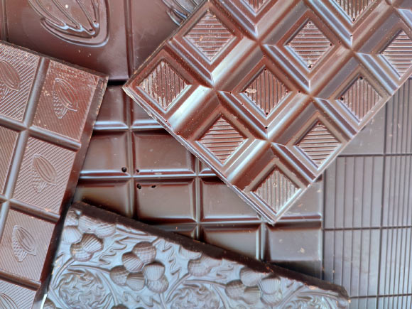 Gopaulchan et al. established the previously suggested role of pH and temperature changes as robust predictors of chocolate flavor characteristics. Image credit: Sci.News.
