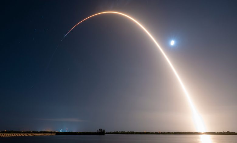 SpaceX lança foguete Falcon 9 com satélites da Amazon
