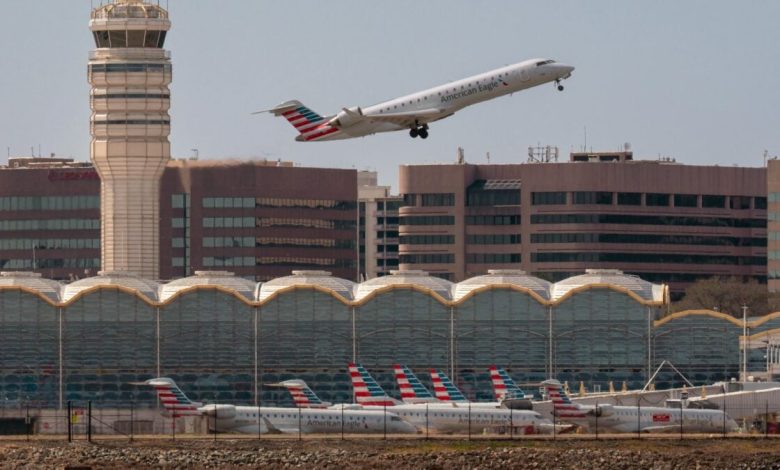 FAA enfrenta investigação após milhares de quase colisões em D.C.