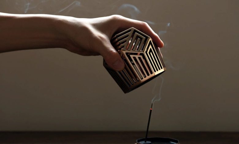 Genji-kō lança queimador de incenso com design contemporâneo