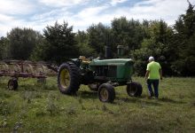 John Deere enfrenta demissões devido a tarifas de Trump