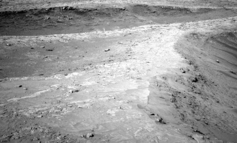 NASA revela imagem de interseções de cordilheiras em Marte