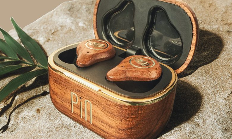 PIN lança fones de ouvido de madeira com design personalizado