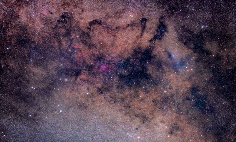 ESA observa a Black Moon; conheça a Via Láctea neste fim de semana