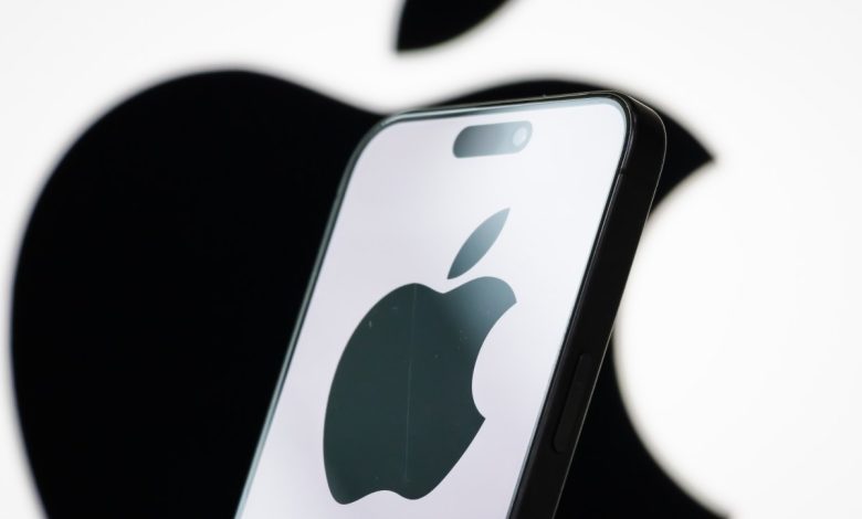 Apple pode adotar design curvo no iPhone 20 anos após lançamento
