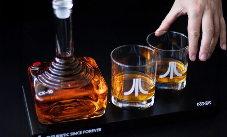 Atari transforma joystick em decantador de whisky design