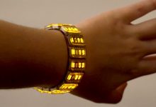 Design futurista: relógio cibernético com display envolvente