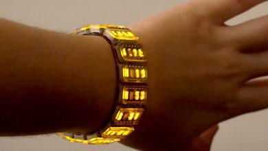Design futurista: relógio cibernético com display envolvente