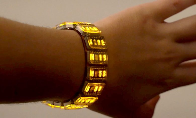 Design futurista: relógio cibernético com display envolvente